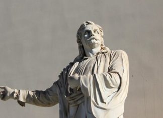 Όλα τα σκιάζει η φοβέρα για να τα πλακώσει η σκλαβιά…